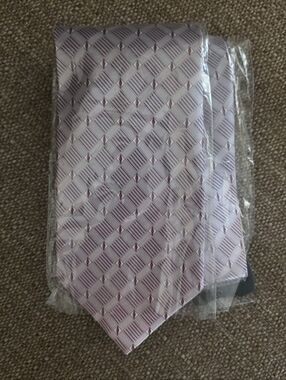 Bordeaux Light Pink Geometric Pattern Neck Tie